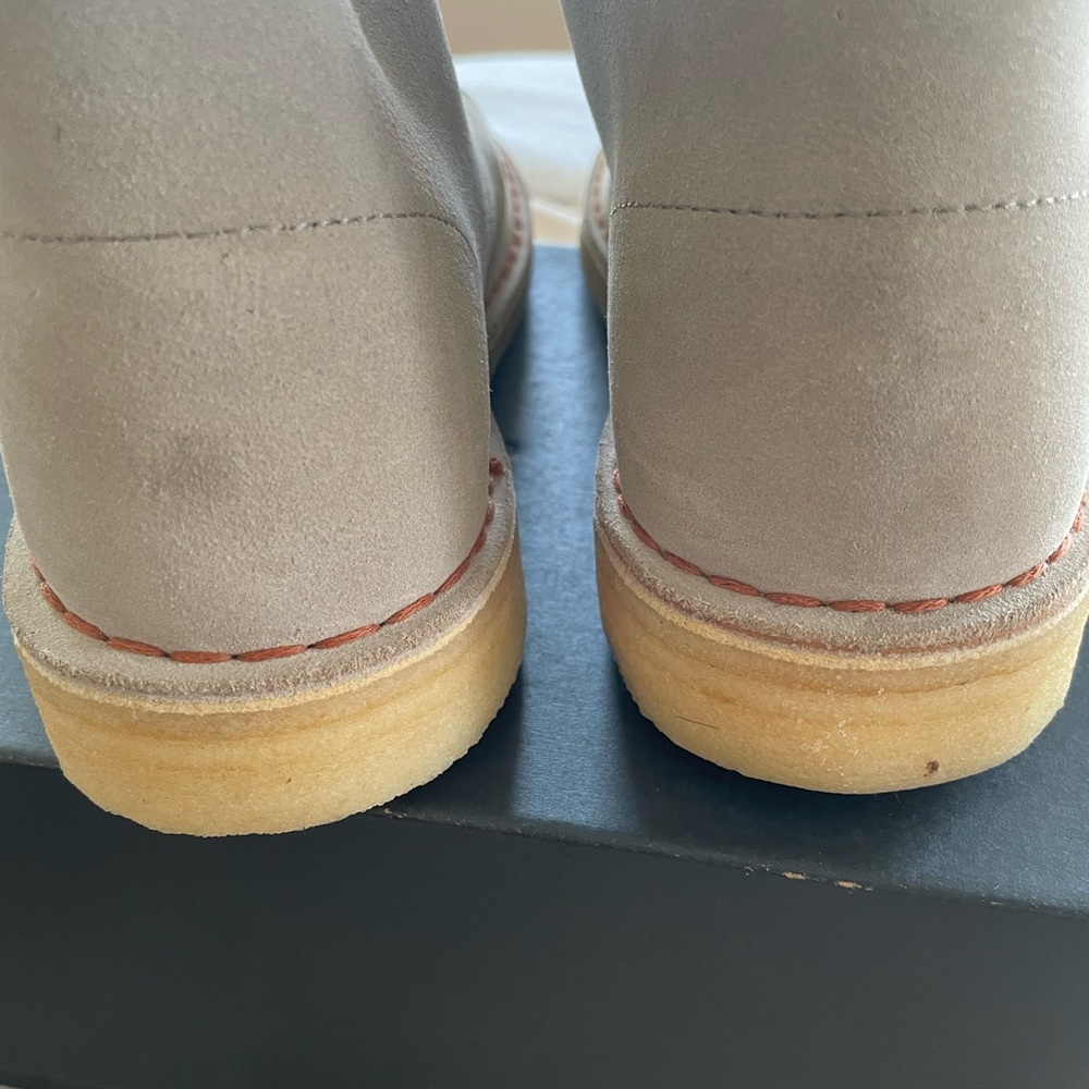 Clarks Men's Sand Suede Desert Boots. Size 7M. NWT in box. - Picture 4 of 10